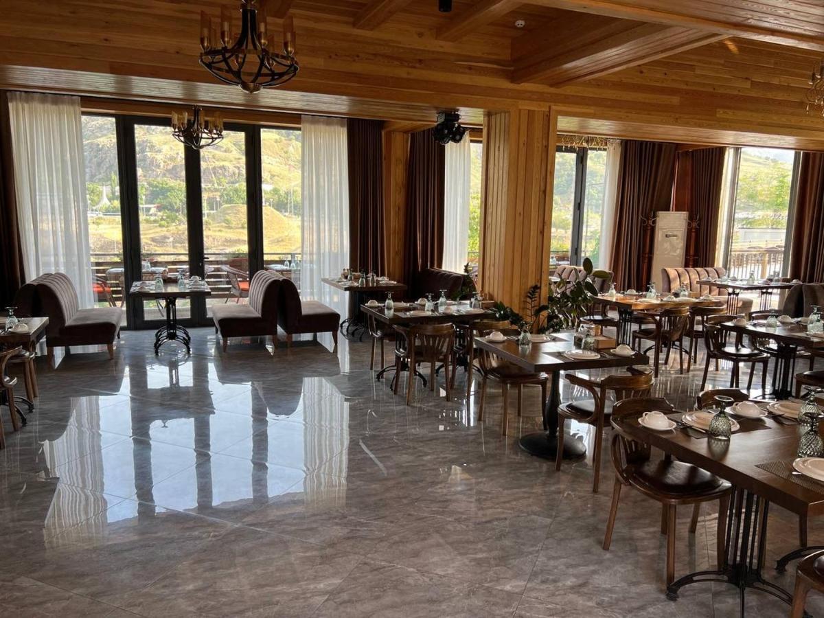 Le Chalet Mont And Restaurant Chorwoq Exterior photo