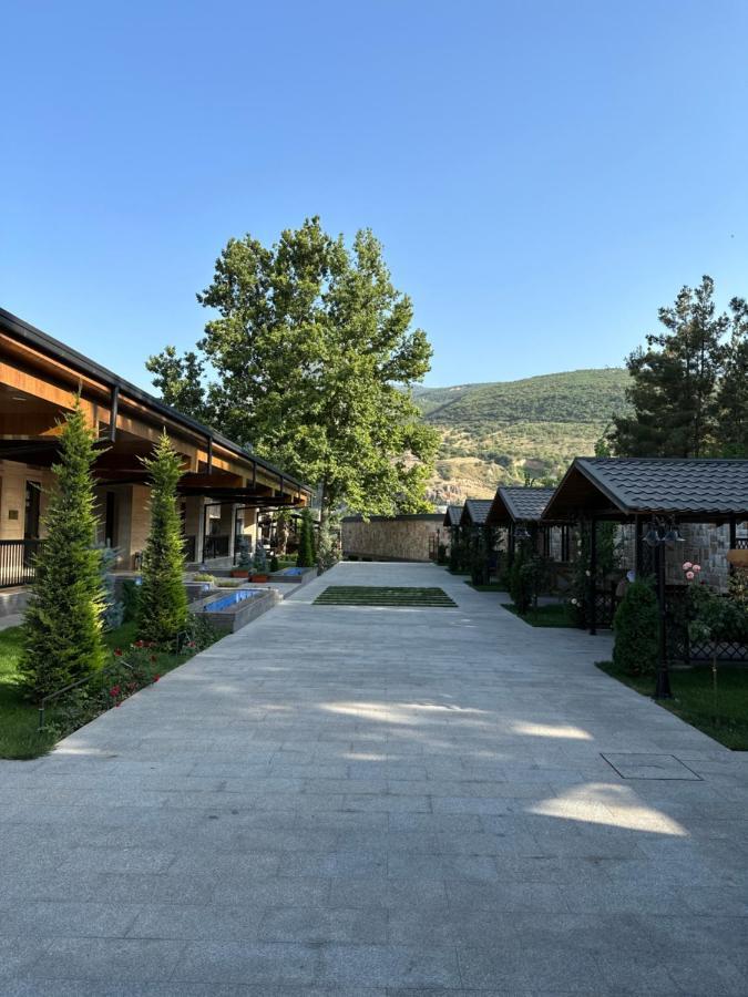 Le Chalet Mont And Restaurant Chorwoq Exterior photo